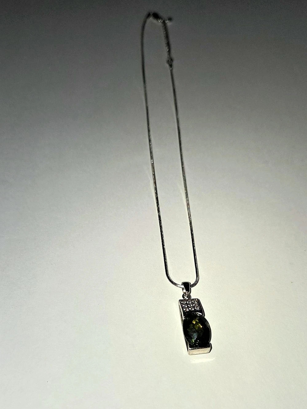 Swarovski Swan Crystal Pendant Necklace Like New